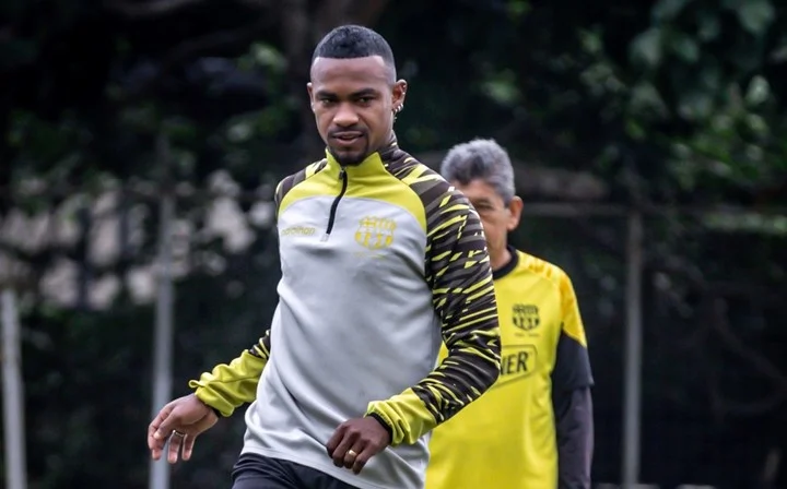 img of Dixon Arroyo queda fuera de los planes de Barcelona SC para la temporada 2026